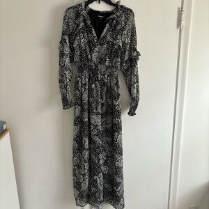 Maxi black & white paisley dress